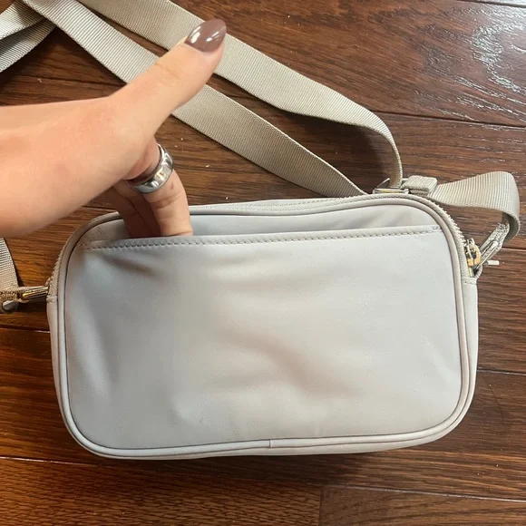 lululemon athletica gray silver crossbody shoulder bag with dual pockets - Picture 6 of 7